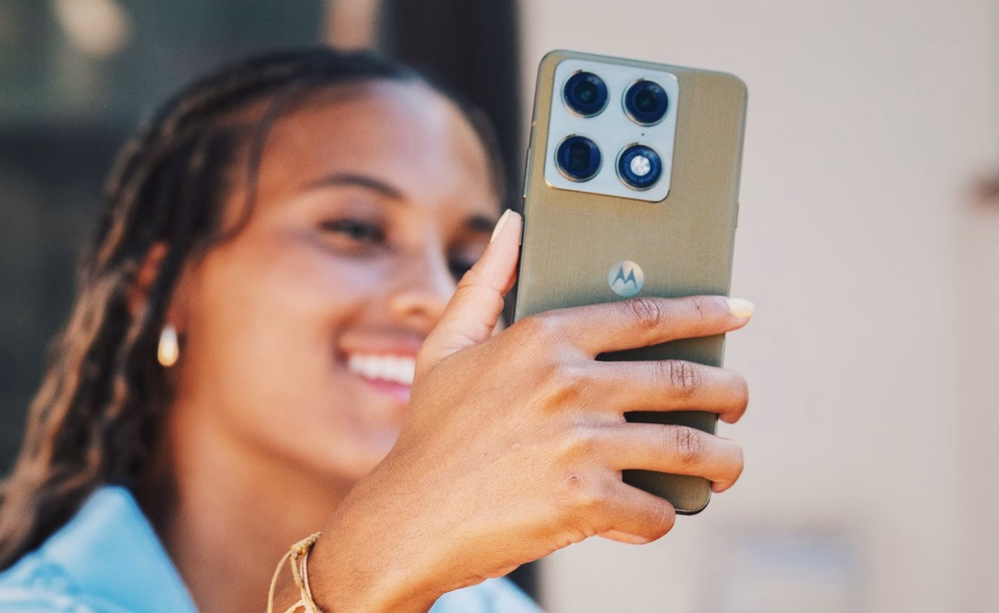 Motorola ficha a Vicky López